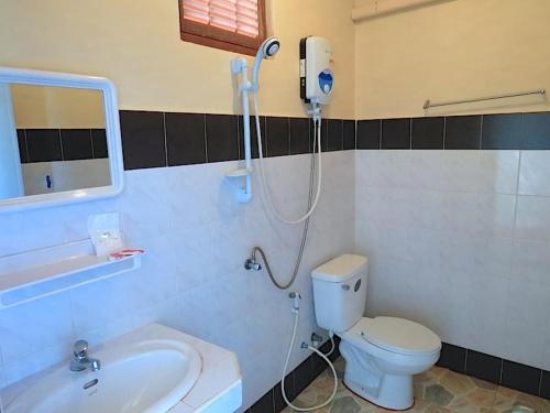 A bathroom at Silver Sands Resort - Koh Tao