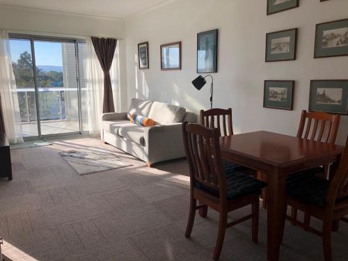 Χώρος καθιστικού στο Morisset Serviced Apartments