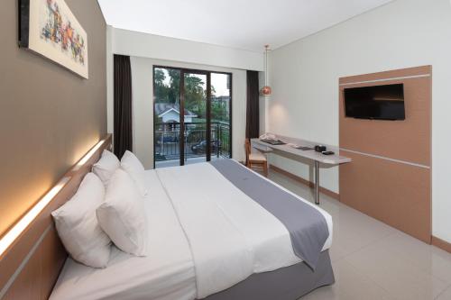 Tempat tidur dalam kamar di Nava Hotel Tawangmangu