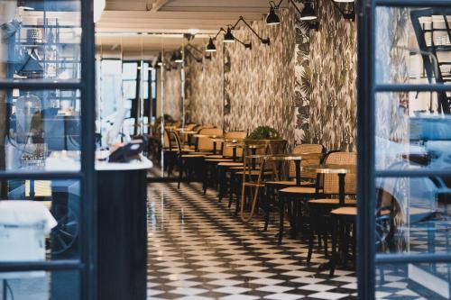 Elmina Hotel Jaffaにあるレストランまたは飲食店