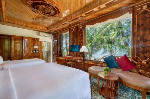 Postel nebo postele na pokoji v ubytování Coco Palm Beach Resort