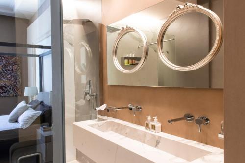 Bathroom sa Le Quattro Dame Luxury Suites