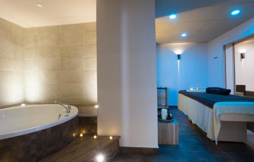 Et badeværelse på Hôtel Club mmv Les Bergers ****