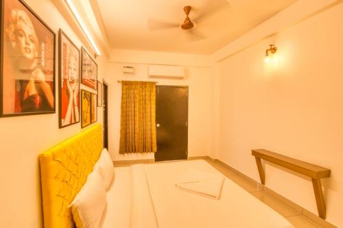 a room with a yellow bed and a window at La Maison Charu in Puducherry