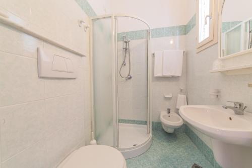 Koupelna v ubytování Hotel Astoria