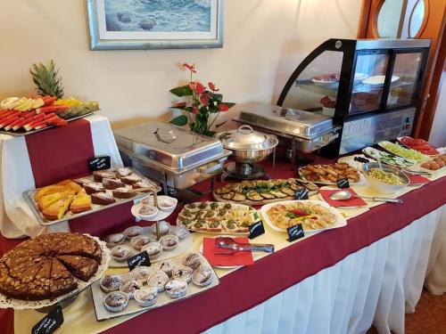 Jídlo v hotelu nebo okolí