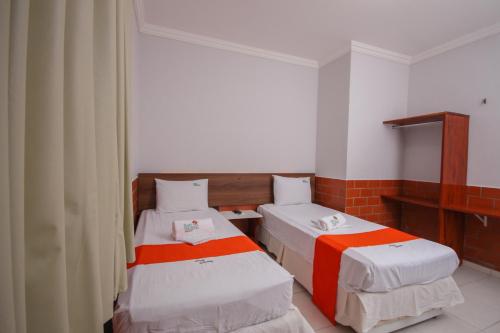 Tempat tidur dalam kamar di Hotel Colonial