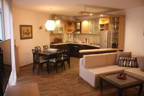 Posezení v ubytování Central Square Apartment