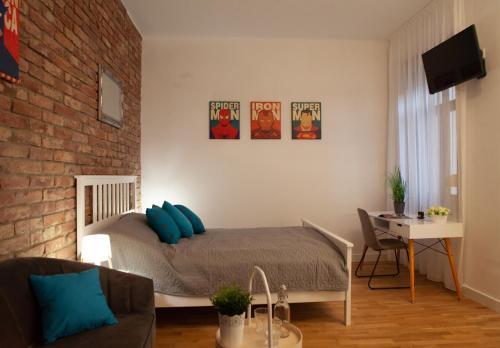 Postel nebo postele na pokoji v ubytování Marvel Apartman