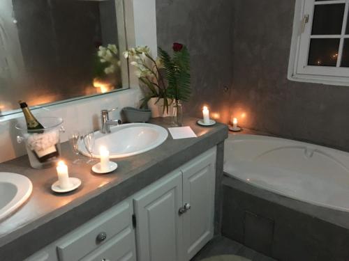 Bilik mandi di Villa Bastidons des anges