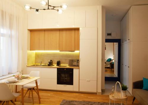Kuchyňa alebo kuchynka v ubytovaní Marvel Apartman