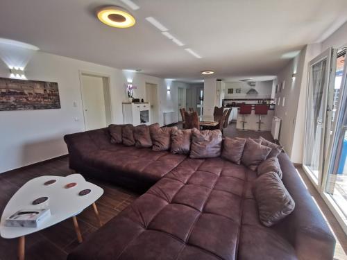 a large brown leather couch in a living room at Ferienhaus Oebel in Brüggen in Brüggen