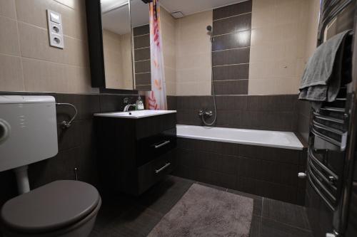 Kúpeľňa v ubytovaní Cosy 2 bedroom flat in the heart of Budapest