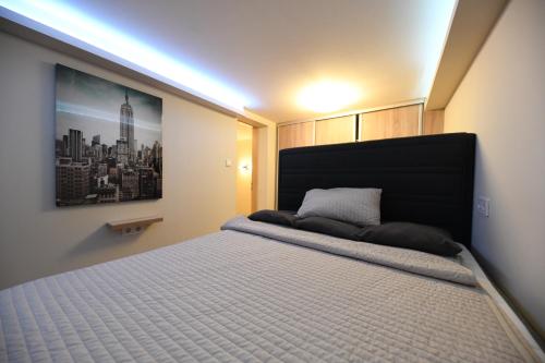 Posteľ alebo postele v izbe v ubytovaní Cosy 2 bedroom flat in the heart of Budapest