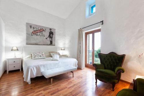 Una cama o camas en una habitación de Hotel Can Riera