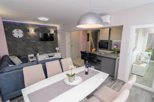 Calm Apartment & Room