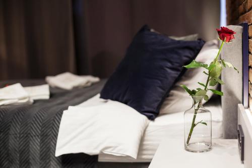 Letto o letti in una camera di Starowiślna VIP Apartamenty JACUZZI