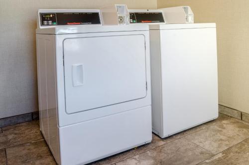 a washing machine and a refrigerator in a room at Cobblestone Inn & Suites - Ord in Ord