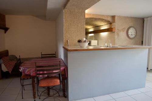 A cozinha ou cozinha compacta de Chambres d'hôtes Les Pratges