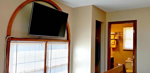 TV a/nebo společenská místnost v ubytování Berlin Heritage Inn