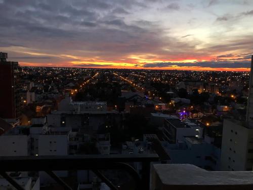Východ nebo západ slunce při pohledu z apartmánu nebo okolí