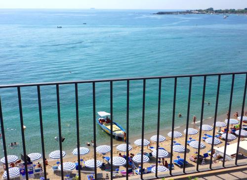 Ein allgemeiner Meerblick oder ein Meerblick von des Hotels aus