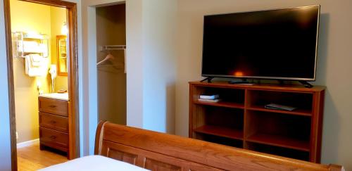 TV a/nebo společenská místnost v ubytování Berlin Heritage Inn
