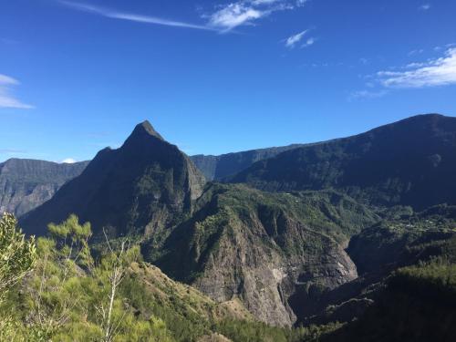 a view of the blue mountains from the top of the mountain at la maison du bonheur in Saint-Pierre