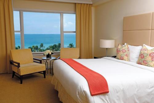 Ένα ή περισσότερα κρεβάτια σε δωμάτιο στο Sea View Hotel