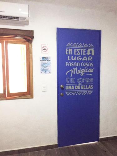 Sijil, anugerah, tanda atau dokumen lain yang dipamerkan di NAUH Rooms Xul-ha Bacalar México