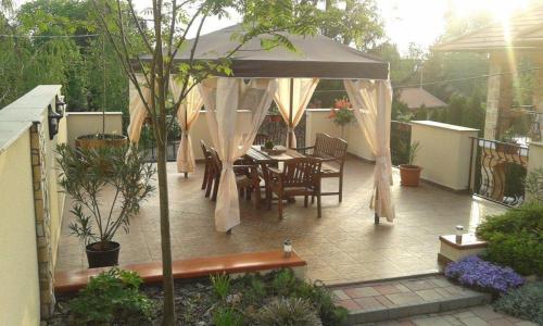 Patio nebo venkovní prostory v ubytování Janus Apartman