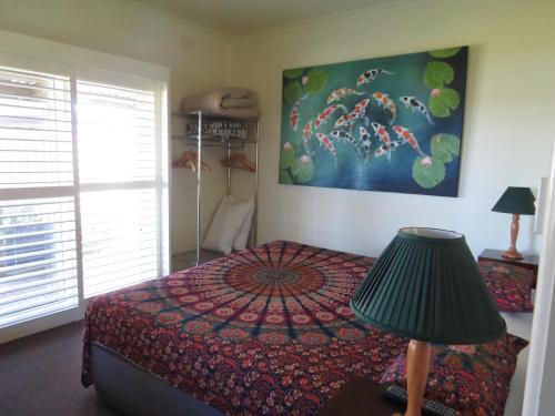 Gallery image of Lakes Entrance Waterfront Cottages with King Beds in Lakes Entrance