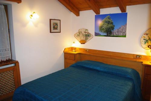 A bed or beds in a room at Casa Alpina