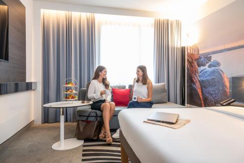 two women sitting in a hotel room at Novotel Hamburg City Alster in Hamburg