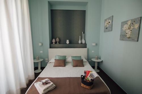 a bedroom with a bed in a room with blue walls at Gran Cancelliere B&B in Palermo