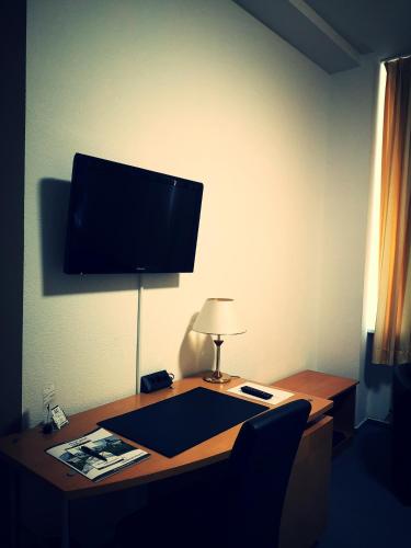 TV a/nebo společenská místnost v ubytování Hotel Zur Alten Druckerei