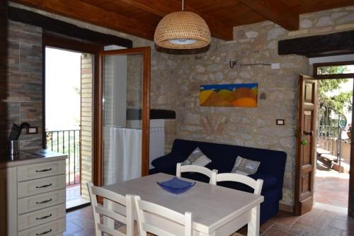 a kitchen and dining room with a table and chairs at Giardinotto Casa vacanze in Altino