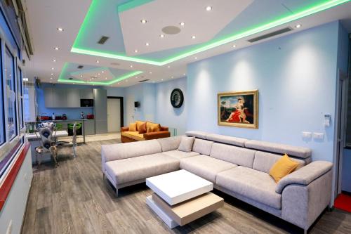 Amis House