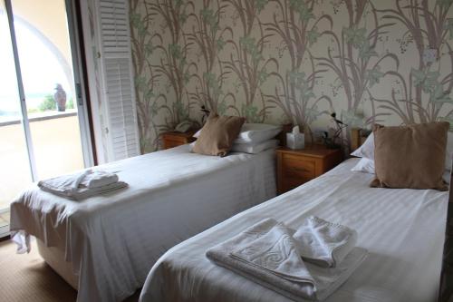 two beds sitting next to each other in a room at The Moorland Hotel in Wotter