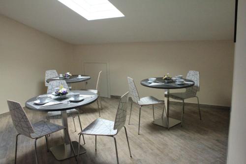 a dining room with two tables and chairs at Giulimà B&B in Rocchetta SantʼAntonio