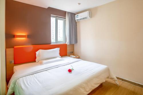 Ένα ή περισσότερα κρεβάτια σε δωμάτιο στο 7Days Premium Beijing Wangjing