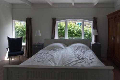 Un pat sau paturi într-o cameră la De Babbelaar