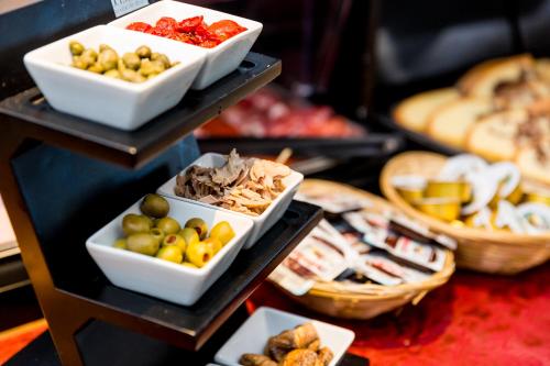 a buffet of food with bowls of fruit and meats at Sissi Park in Lachtal