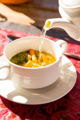 a cup of soup with water being poured into it at Sissi Park in Lachtal