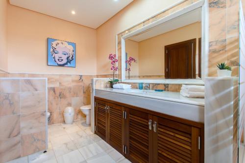 Koupelna v ubytování Hipoclub Villas,"Tabaro"villa
