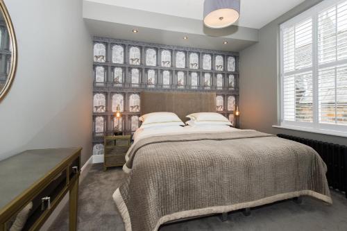 Postel nebo postele na pokoji v ubytování Belford by Harrogate Serviced Apartments