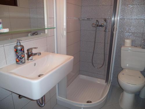 Koupelna v ubytování Antonios Rooms