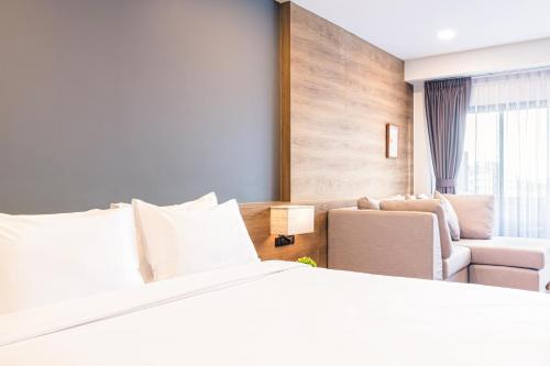 Кровать или кровати в номере Icon Park Hotel, Chiang Mai- SHA Extra Plus