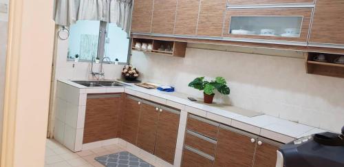 Kuchyň nebo kuchyňský kout v ubytování Tun Perak Homestay