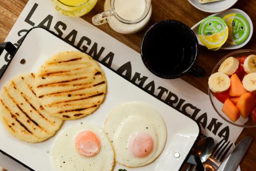 Comida en o cerca de este hotel